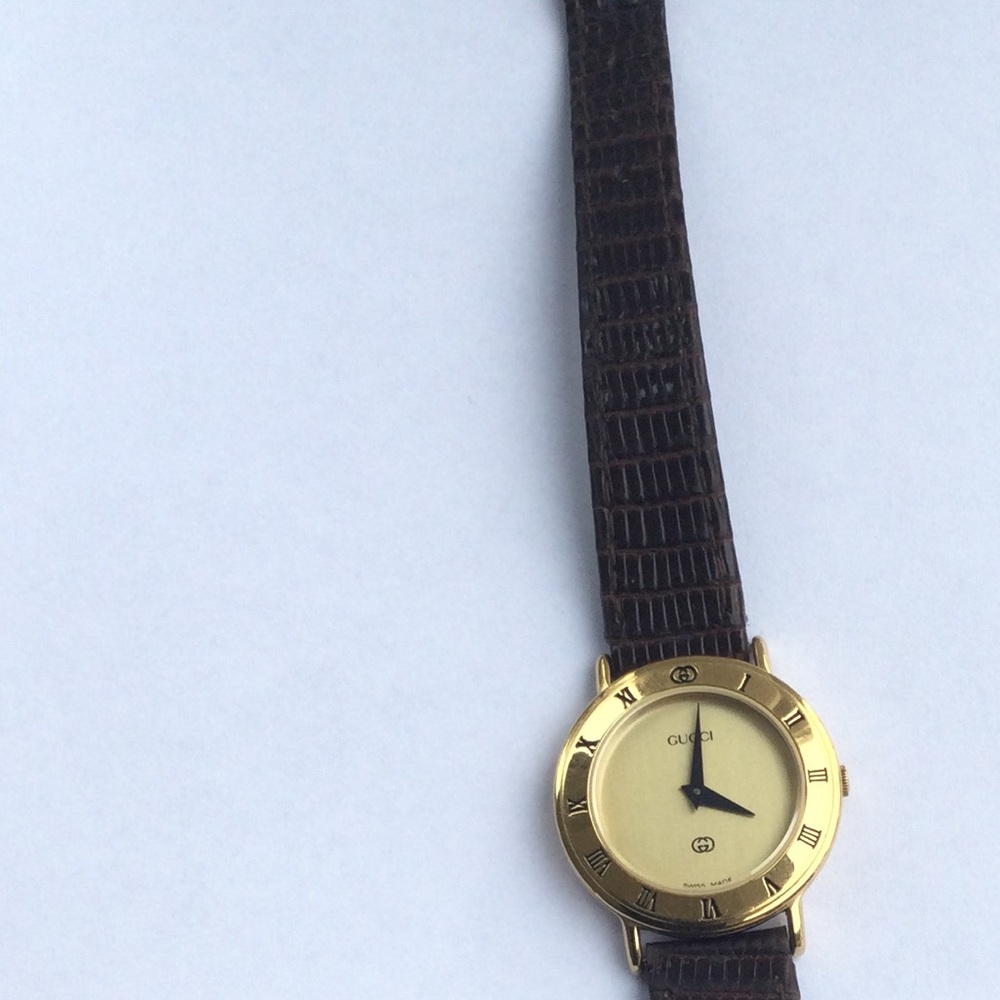 Gucci 3000L Gold Dial - Gold Plated  Ladies Watch - Picture 3 of 5